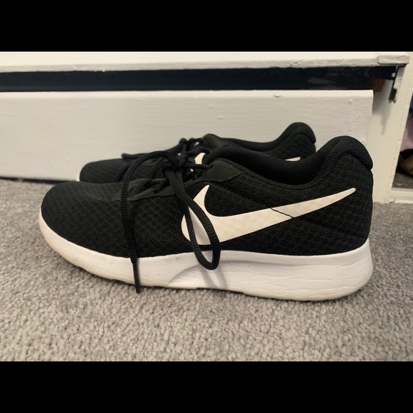 Nike Shoes - nike tanjun sneakers size 7.5- PRICE FIRM